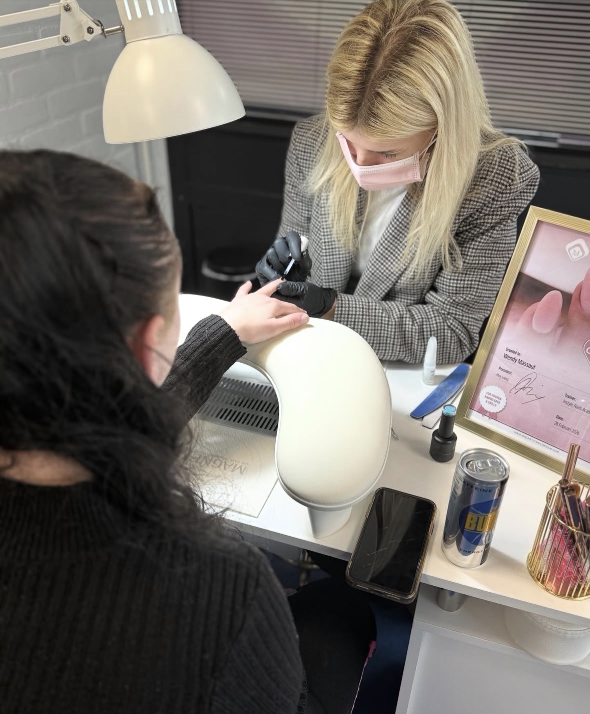 Wimpers en wenkbrauwen behandeling